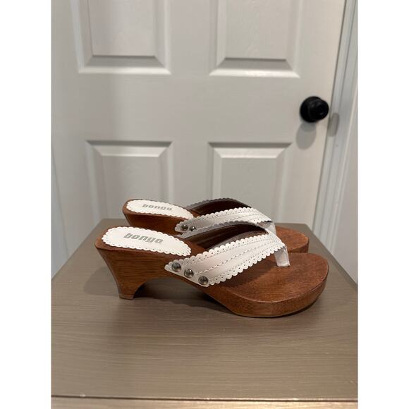 Bongo White Thong Sandal with a Wooden Wedge Heel Women's Size 7 - Picture 1 of 7